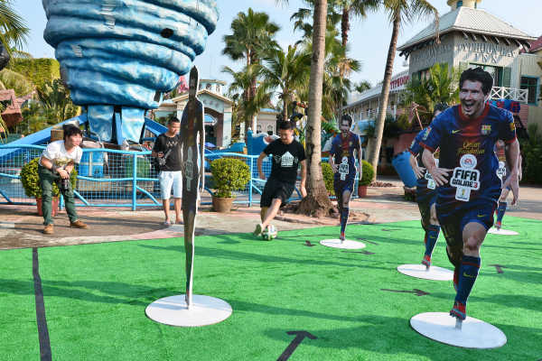 狂欢世界杯 深圳我主场,2014欢乐谷狂欢节火爆开幕,带您HIGH翻80天_2014世界杯在哪