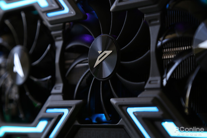 索泰RTX2080玩家力量至尊PGF OC12